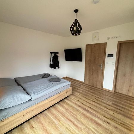 Apartmany U Plaze Lipna - Male Lipno Черна-в-Пошумаві Екстер'єр фото