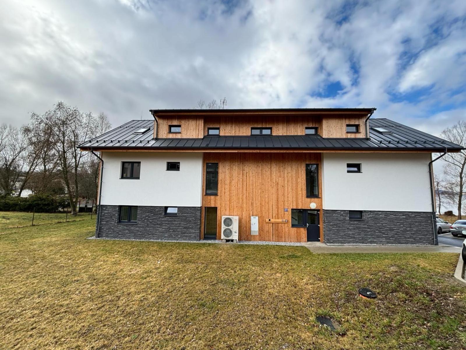 Apartmany U Plaze Lipna - Male Lipno Черна-в-Пошумаві Екстер'єр фото